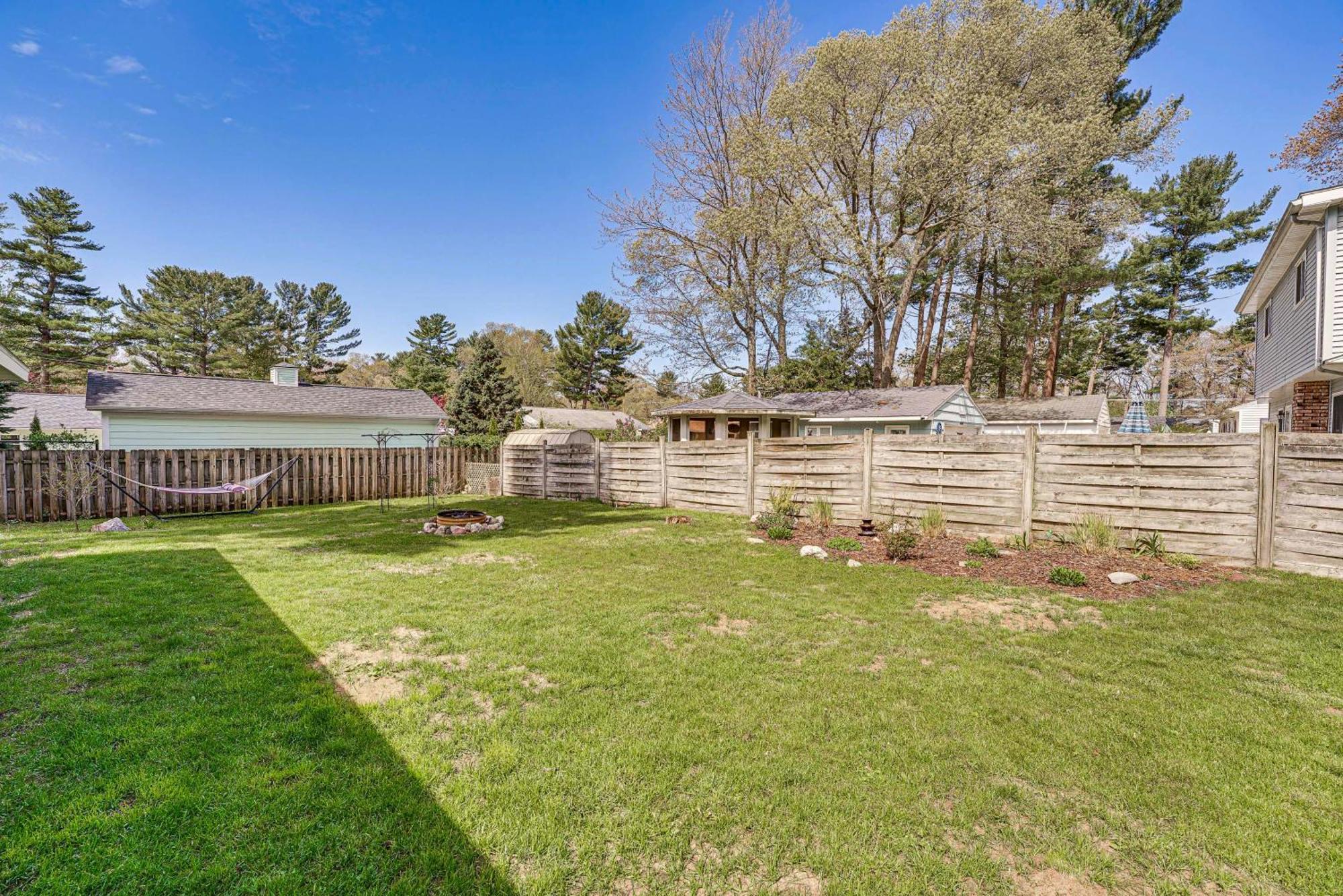 Walk To Beach Lake Michigan Getaway! Muskegon Exterior foto